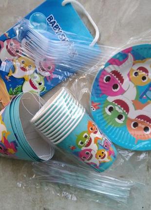 Baby shark святковий посуд та капелюхи бебі шарк