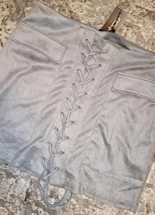 Серая мини юбка замшевая на завязках2 фото