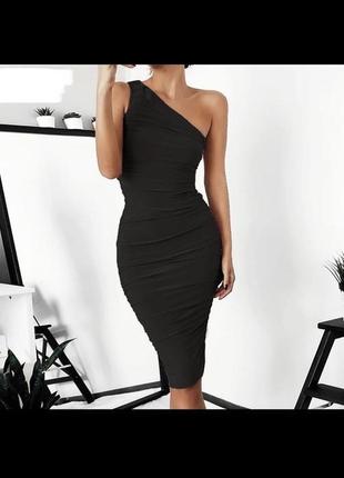 Асиметричне плаття на затягуваннях на одне плече