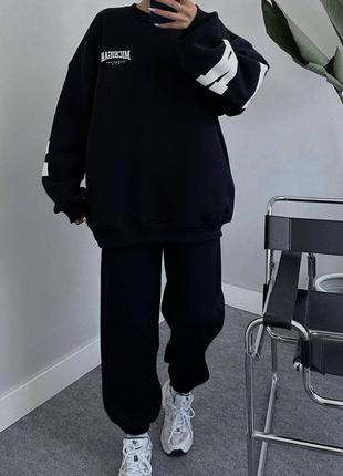 Теплый костюм на флисе спортивный оверсайз с принтом надписью худи свободного кроя брюки джоггеры с высокой посадкой на резинке9 фото