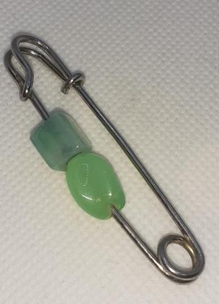 Брошь булавка натуральные камни.