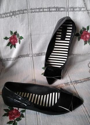 Супер туфли черного цвета р.24.5 лак,стелька-22см.