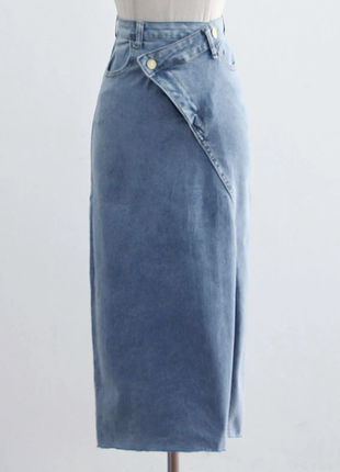 Трендовая джинсовая юбка с разрезом1 фото
