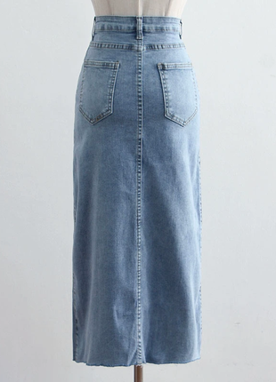 Трендовая джинсовая юбка с разрезом2 фото