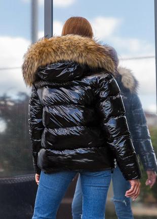 Зимняя стеганая куртка из лаковой плащевой ткани4 фото