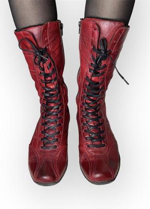 Червоні вінтажні чоботи типу dr martens red vintage shoes