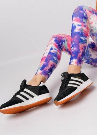 Шикарні жіночі кросівки "adidas originals iniki fleece termo black white stripes gum winter"6 фото