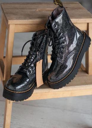 Зимові жіночі черевики dr. martens