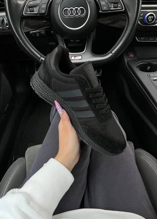 Шикарні жіночі кросівки "adidas originals iniki fleece termo all black grey stripes winter"2 фото