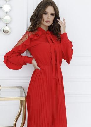 Красное плиссированное платье с сетчатыми вставками4 фото