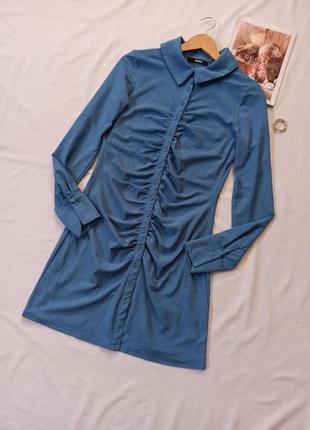 Голубое фактурное платье рубашка со сборкой/драпировкой2 фото