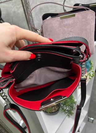 Черная замшевая сумочка на три отделения на длинном ремне4 фото