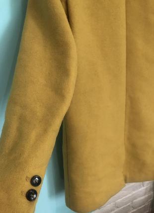 Желтое  двубортное пальто zara5 фото