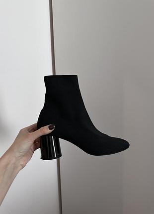 Взуття на каблуку zara