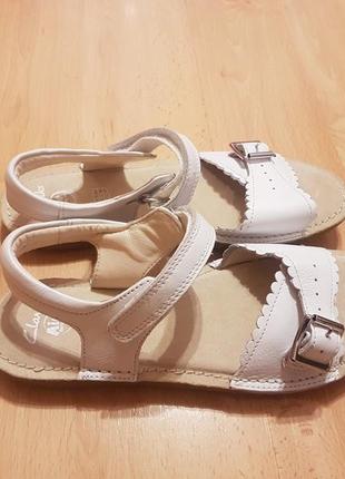 Кожаные сандалии clarks ivy blossom jnr white