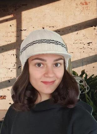 Молочна біла тепла в'язана шерстяна шапка/кепі/кепка з козирком 50% шерсть