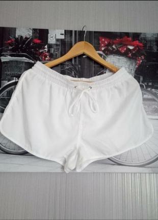 Белые легкие воздушные шортики размер 10