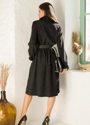 Черное вельветовое платье-рубашка с длинными рукавами3 фото