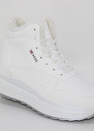 Стильні білі зимові кросівки жіночі на високій підошві,снікери з хутром,жіноче взуття на зиму