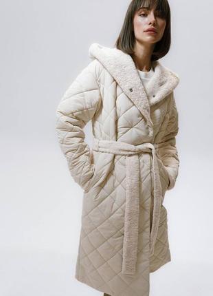 Стеганое пальто с меховым воротником миди макси длинное короткое зимнее теплое люкс xs s m l xl молочное беж черный5 фото
