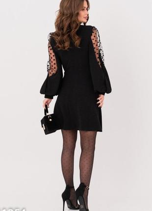 Черное фактурное платье с декоративными рукавами3 фото