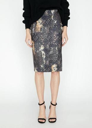 Юбка в змеиный принт mng.