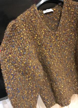 Трендовый базовый свитер крупной вязки с объемными рукавами4 фото