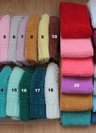 Шапки шарфи в'язані крючком з плюшевої пряжі різного кольору і розміру10 фото