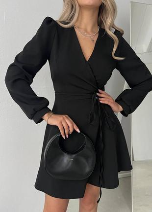 Платье короткое черное однотонное на длинный рукав с вырезом в зоне декольте качественное стильное трендовое9 фото