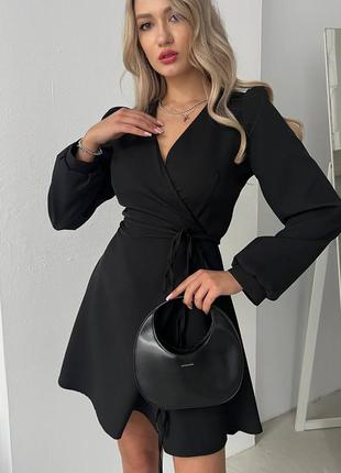 Платье короткое черное однотонное на длинный рукав с вырезом в зоне декольте качественное стильное трендовое3 фото