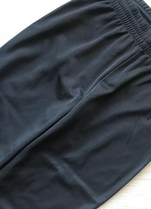 Новые спортивные штаны, прямые, на рост 140 см.3 фото