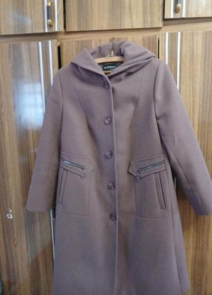 Демисезонное пальто,54-56рр,очень стильное и элегантное