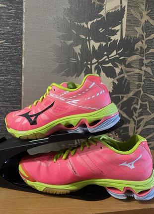 Женские кроссовки mizuno wave3 фото