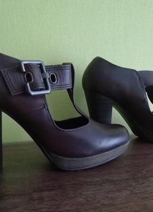 Шкіряні туфлі