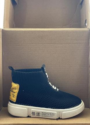 Дитячі кросівки