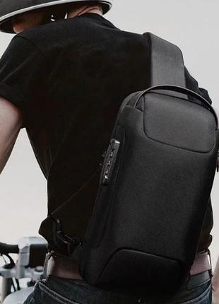 Нагрудная сумка рюкзак мужская, слинг с кодовым замком и разъемом для usb-кабеля черный