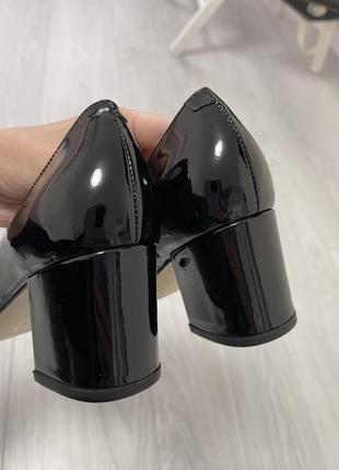 Кожаные лаковые туфли (39-40 размер)5 фото