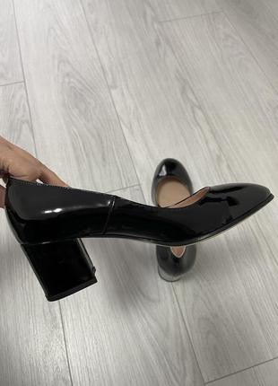 Кожаные лаковые туфли (39-40 размер)1 фото