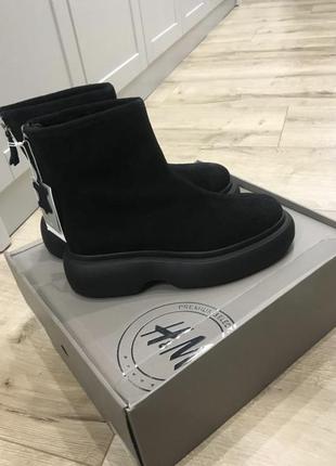Замшевые сапоги h&m с утеплением