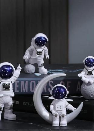 Статуэтки 4в1 "maрс"... новый.