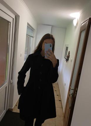Черное классическое пальто,подойдет под размер с, м, хорошее состояние, производство итальялия2 фото