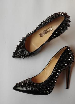 Черные натуральные кожаные туфли лодочки с шипами на высоком каблуке шпилька брендовые nando muzi