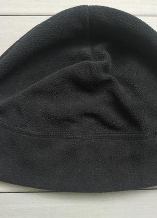 Черная флисовая тонкая шапка tcm