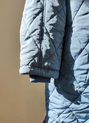 Стеганое оверсайз пальто с капюшоном серо голубого цвета от misspap3 фото