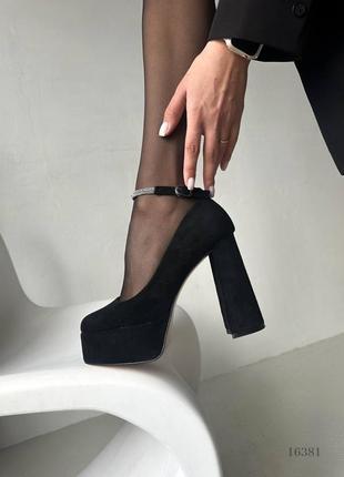 Женские туфли на каблуке со стразами8 фото