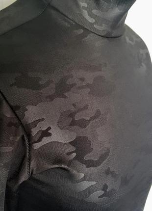 Крутейший чёрный голф водолазка с рисунком "камуфляж " плотный трикотаж3 фото