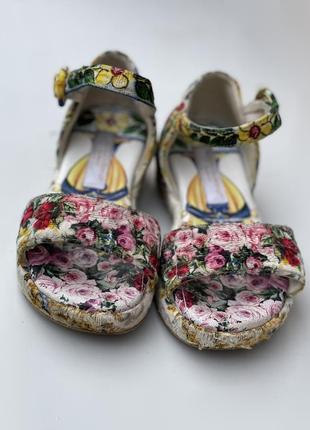 Цветочные сандалии для девочки,люкс бренд, dolce & gabbana4 фото