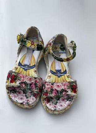 Цветочные сандалии для девочки,люкс бренд, dolce & gabbana7 фото