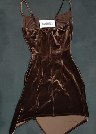 Оксамитова сукня на бретельках