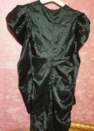 Трендовое черное атласное платье с объемными длинными рукавами р 425 фото